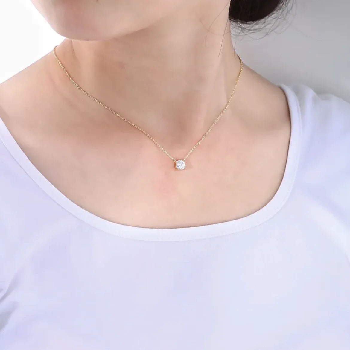 Zircon Round Pendant Necklace